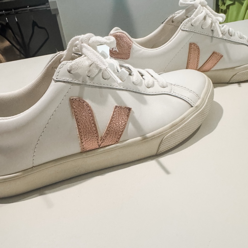 Veja campo leather sneakers with rose gold metallic detailing, US 5 / EUR 36 - Picture 7 of 8
